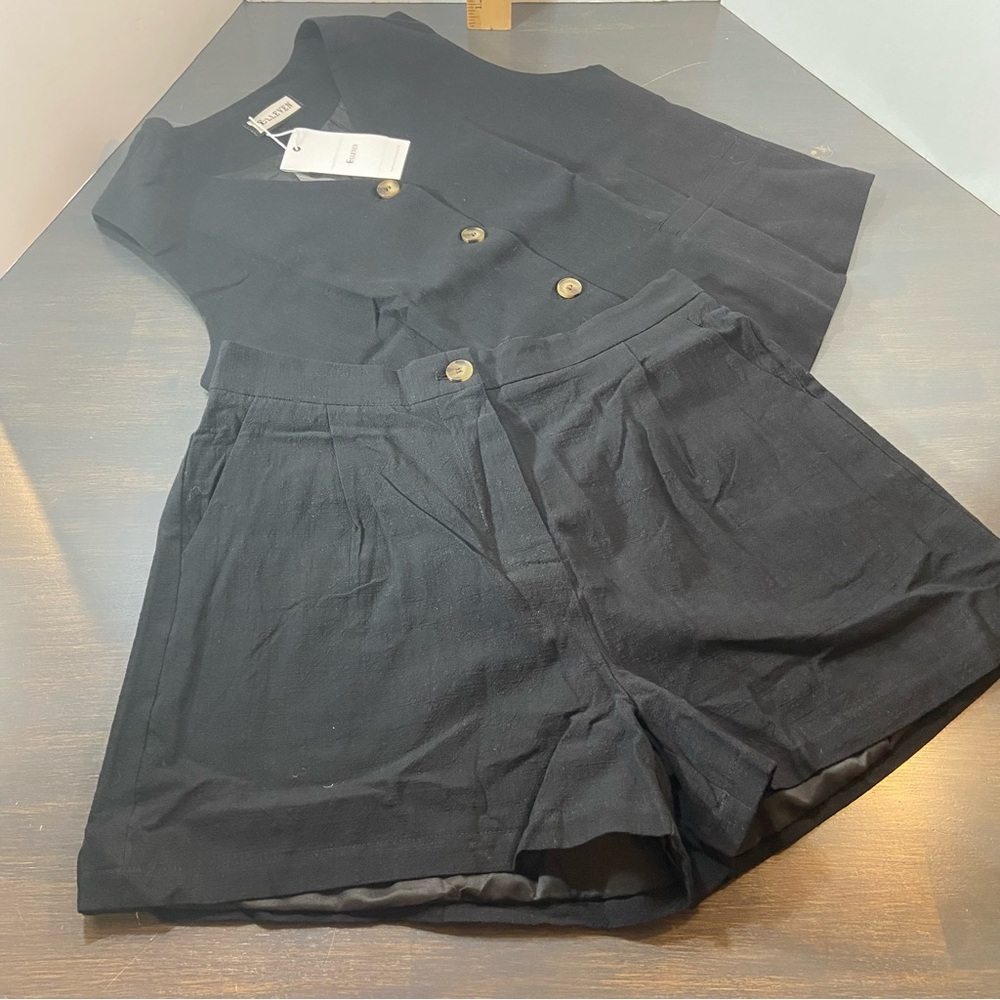 Women Other Black Button-Front Vest and Shorts Set